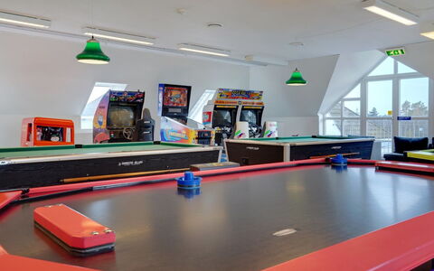 Gaida - 2.3Km from the Sea: Juegos Y Deportes De Interior, Mesa De Billar, Piscina, Salón De Recreo, Sala De Billar, Diseño De Interiores, Mueble, Mesa, Equipo Deportivo