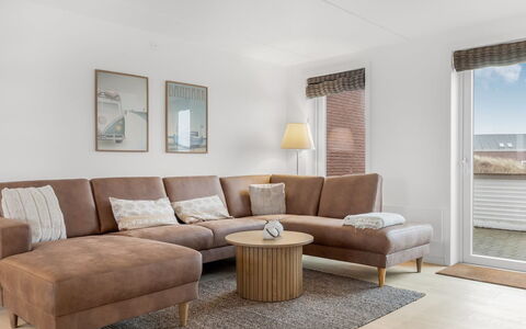 Anelia - 2.3Km from the Sea: Mueble, Madera, Diseño De Interiores, Suelo, Piso, Casa, Marrón, Sala, Arrojar La Almohada, Departamento