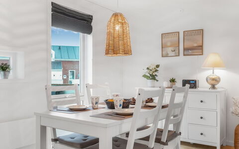 Anelia - 2.3Km from the Sea: Mueble, Diseño De Interiores, Piso, Silla, Madera, Mesa, Suelo, Lámpara, Comedor, Cocina Y Comedor Mesa