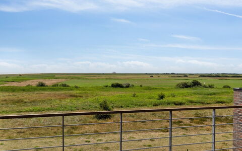 Ønd - 2.5Km from the Sea: Arbusto, Diseño Urbano, Cobertura Del Suelo, Ladrillo, Departamento, Inmuebles, Enladrillado, Balcón, Paisajismo