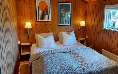 Elgin - 1.8Km from the Sea: Diseño De Interiores, Mueble, Madera, Piso, Suelo, Habitación, Techo, Cama, Textil, Habitación