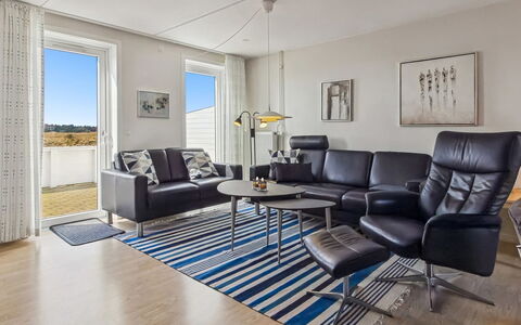 Nayana - 2.3Km from the Sea: Mueble, Piso, Suelo, Diseño De Interiores, Sofá, Sala, Departamento, Casa, Silla, Suelos De Madera