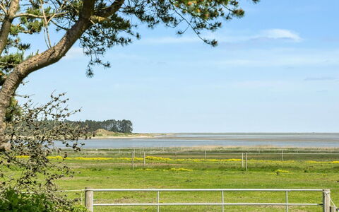 Svanborg - 3.7Km from the Sea: Techo, Casa, El Terreno Del Lote, Casa, Cabaña, Inmuebles, Edificios Del Jardín, Sombra, Cuarto De Troncos, Paisajismo