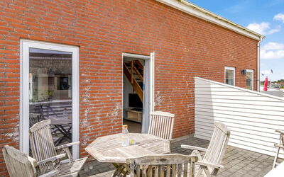 Nils - 2.3Km from the Sea