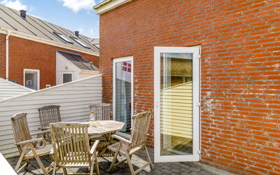 Nils - 2.3Km from the Sea
