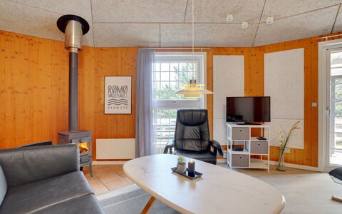 Mariette - 3.1Km from the Sea: Piso, Diseño De Interiores, Suelo, Mueble, Techo, Silla, Manchas De Madera, Lámpara, Madera Dura, Sala