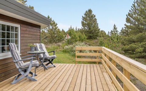 Mariette - 3.1Km from the Sea: Madera, Porche, Madera Dura, Tablón, Mueble, El Terreno Del Lote, Cubierta, Manchas De Madera, Cabaña, Mueble Para Exteriores
