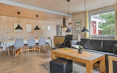 Gabriela - 1Km from the Sea: Madera, Piso, Mueble, Diseño De Interiores, Techo, Casa, Suelo, Sala, Sofá, Suelos De Madera