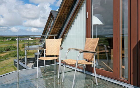 Merisa - 2.5Km from the Sea: Silla, Madera Dura, Manchas De Madera, Suelos De Madera, La Luz Del Día, Eco Hotel, Balcón, Mueble Para Exteriores, Cubierta, Aluminio