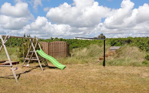 Freek - 400M from the Sea: Hierba, Casa, Techo, Casa, Cabaña, Arbusto, El Terreno Del Lote, Área Rural, Casa De Campo, Cobertura Del Suelo