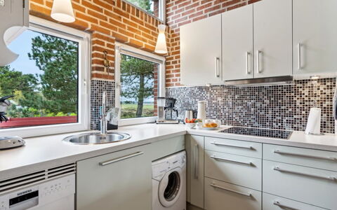 Sedine - 3.9Km from the Sea: Cocina, Mostrador, Aparato De Cocina, Electrodoméstico, Diseño De Interiores, Gabinetes, Electrodoméstico, Piso, Arreglo De Tubería, Lavabo