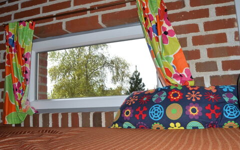 Sedine - 3.9Km from the Sea: Diseño De Interiores, Textil, Habitación, Tratamiento De La Ventana, Cubiertas De Ventanas, Linos, Cortina, Amortiguar, La Luz Del Día, Manchas De Madera