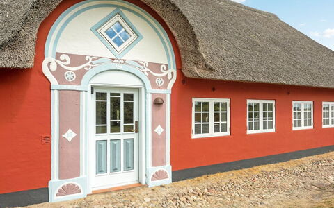 Willi - 3Km from the Sea: Techo, Casa, El Terreno Del Lote, Casa, Cabaña, Inmuebles, Edificios Del Jardín, Sombra, Cuarto De Troncos, Paisajismo