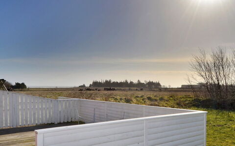 Willi - 3Km from the Sea: Techo, Casa, El Terreno Del Lote, Casa, Cabaña, Inmuebles, Edificios Del Jardín, Sombra, Cuarto De Troncos, Paisajismo