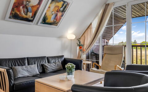 Perttu - 3.5Km from the Sea: Mueble, Diseño De Interiores, Sofá, Piso, Madera, Suelo, Techo, Silla, Sala, Habitación