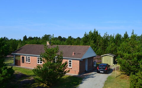 Angret - 3.5Km from the Sea: Hierba, Casa, Techo, Casa, Cabaña, Arbusto, El Terreno Del Lote, Área Rural, Casa De Campo, Cobertura Del Suelo