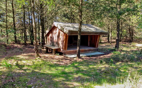 Angret - 3.5Km from the Sea: Hierba, Casa, Techo, Casa, Cabaña, Arbusto, El Terreno Del Lote, Área Rural, Casa De Campo, Cobertura Del Suelo