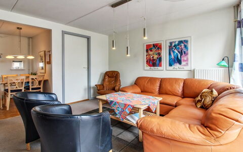 Rebus - 2.3Km from the Sea: Mueble, Diseño De Interiores, Piso, Pared, Sofá, Suelo, Madera, Techo, Habitación, Sala