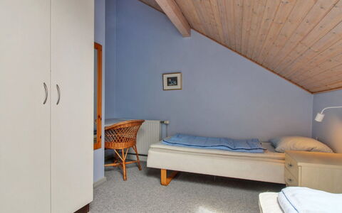 Rebus - 2.3Km from the Sea: Cama, Diseño De Interiores, Mueble, Habitación, Suelo, Piso, Madera, Techo, Sábana, Lecho
