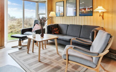 Zekine - 2.5Km from the Sea: Mueble, Diseño De Interiores, Madera, Piso, Suelo, Sala, Encendiendo, Sofá, Mesa, Casa
