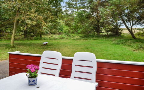 Odsten - 1Km from the Sea: Mueble, Mueble Para Exteriores, Mesa, Mesa Al Aire Libre, Jardín, Césped, Silla, Patio Interior, Yarda, Cabaña