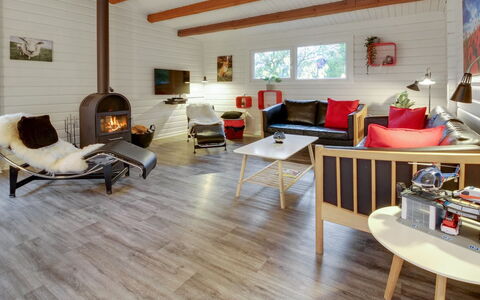 Odsten - 1Km from the Sea: Madera, Casa, Cabaña, Casa, Techo, Área Rural, Vía Muerta, Cuarto De Troncos, Edificios Del Jardín, Madera Dura