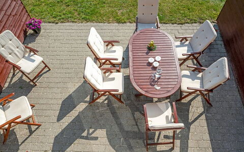 Henrietta - 3.5Km from the Sea: Mueble, Mueble Para Exteriores, Silla, Mesa, Mesa Al Aire Libre, Silla Plegable, Patio, Manchas De Madera, Madera Dura, Mesa De Café