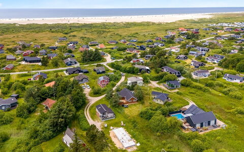 Svenny - 800M from the Sea: Techo, Casa, Barrio Residencial, Casa, Inmuebles, Cabaña, Diseño