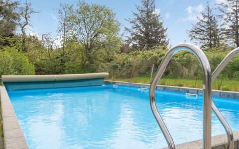 Rea - 5Km from the Sea: Azul, Piscina, Material Compuesto, Ocio, Sombra, Paisajismo, Recurso, Mueble Para Exteriores, Patio Interior, Fuente De Agua