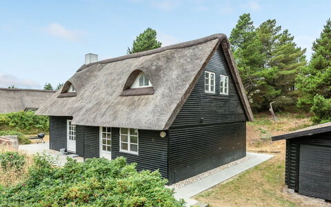 Risto - 2.3Km from the Sea: Casa, Techo, Casa, Cabaña, Cobertizo, Edificios Del Jardín, Vía Muerta, Yarda, Cuarto De Troncos, \Choza
