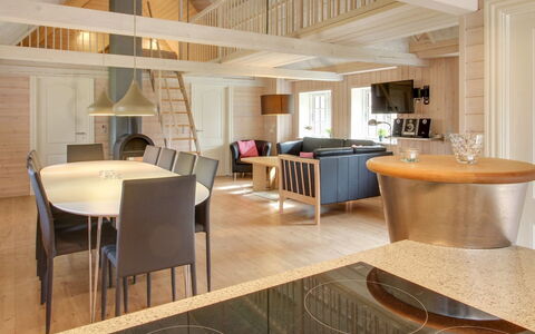 Gudmund - 3.9Km from the Sea: Piso, Diseño De Interiores, Madera, Suelo, Mueble, Techo, Suelos De Madera, Habitación, Sala, Lámpara