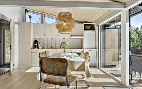 Nila - 750M from the Sea: Diseño De Interiores, Mueble, Madera, Piso, Techo, Cocina, Suelo, Casa, Silla, Mostrador