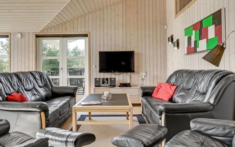 Haghbarth - 2.3Km from the Sea: Madera, Mueble, Techo, Diseño De Interiores, Sala, Habitación, Sofá, Casa, Suelo, Silla