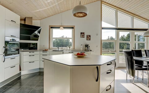 Haghbarth - 2.3Km from the Sea: Diseño De Interiores, Piso, Techo, Madera, Lámpara, Cocina, Mostrador, Suelo, Mueble, Gabinetes
