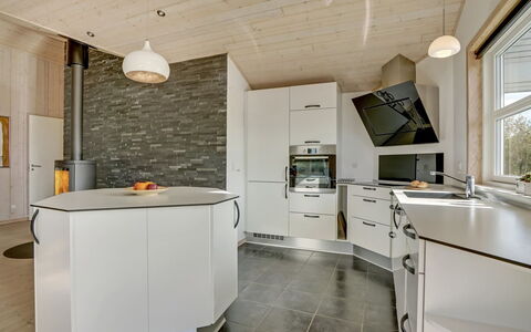 Haghbarth - 2.3Km from the Sea: Techo, Diseño De Interiores, Madera, Piso, Cocina, Lámpara, Mostrador, Suelo, Encendiendo, Casa