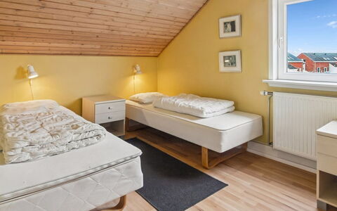 Nilaus - 2.3Km from the Sea: Diseño De Interiores, Piso, Madera, Suelo, Cama, Habitación, Techo, Mueble, Habitación, Lecho