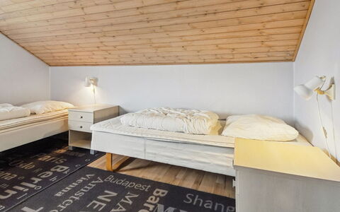 Nilaus - 2.3Km from the Sea: Cama, Habitación, Suelo, Diseño De Interiores, Piso, Madera, Lecho, Sábana, Techo, Habitación