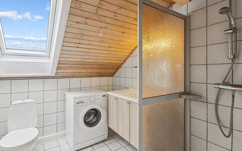 Nilaus - 2.3Km from the Sea: Piso, Suelo, Arreglo De Tubería, Madera, Diseño De Interiores, Techo, Plomería, Habitación, Baño, Grifo