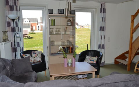 Nilaus - 2.3Km from the Sea: Mueble, Piso, Madera, Diseño De Interiores, Suelo, Habitación, Techo, Silla, Sala, Departamento