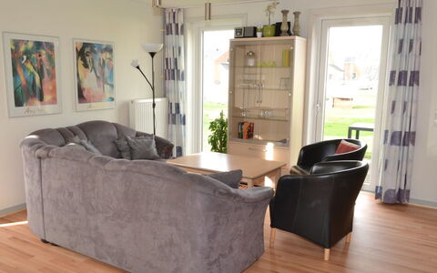 Nilaus - 2.3Km from the Sea: Mueble, Diseño De Interiores, Piso, Suelo, Sofá, Madera, Sala, Habitación, Mesa, Suelos De Madera