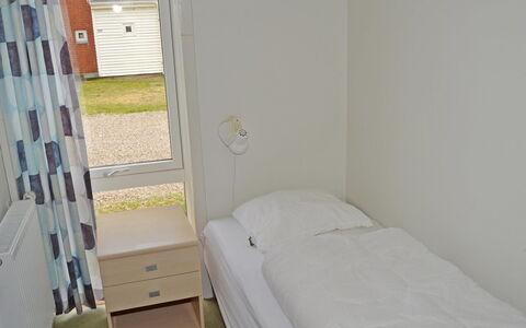 Nilaus - 2.3Km from the Sea: Suelo, Madera, Piso, Habitación, Cama, Diseño De Interiores, Sábana, Lecho, Mueble, Habitación
