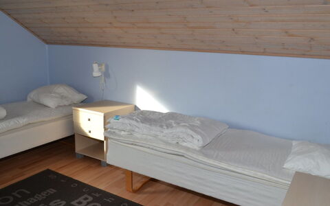 Nilaus - 2.3Km from the Sea: Suelo, Piso, Habitación, Cama, Madera, Sábana, Lecho, Mueble, Diseño De Interiores, Marco De La Cama