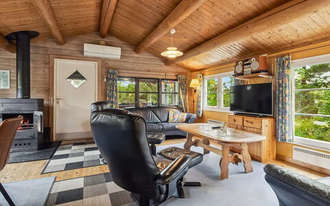Thorbergh - 2Km from the Sea: Madera, Casa, Mueble, Cabaña, Techo, Casa, Cuarto De Troncos, Puerta, Sofá, Sala
