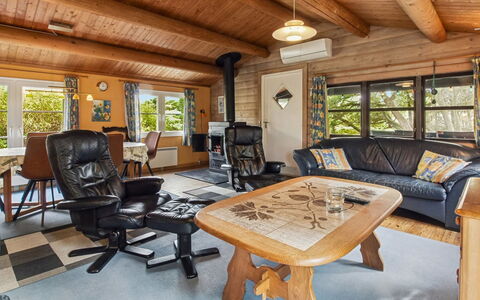 Thorbergh - 2Km from the Sea: Mueble, Madera, Sofá, Diseño De Interiores, Sala, Techo, Casa, Piso, Silla, Suelo