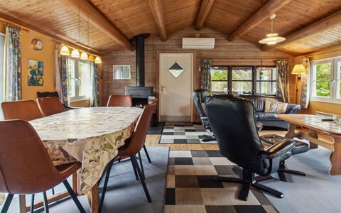 Thorbergh - 2Km from the Sea: Madera, Mueble, Sofá, Diseño De Interiores, Techo, Suelo, Casa, Piso, Sala, Cabaña