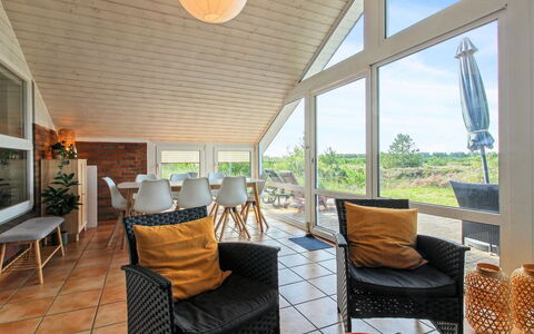 Alfwin - 3Km from the Sea: Madera, Mueble, Silla, Casa, Mesa, Techo, Cocina Y Comedor Mesa, Porche, Suelos De Madera, Madera Dura