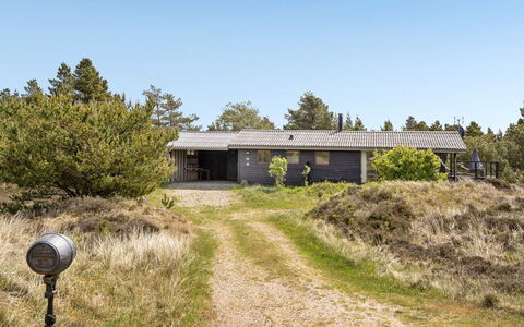 Arjuna - 3.8Km from the Sea: Arbusto, Diseño Urbano, Cobertura Del Suelo, Ladrillo, Departamento, Inmuebles, Enladrillado, Balcón, Paisajismo