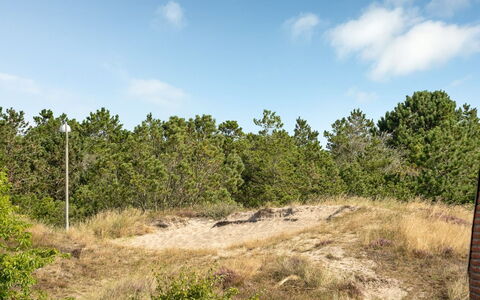 Maylin - 2.3Km from the Sea: Techo, Casa, El Terreno Del Lote, Casa, Cabaña, Inmuebles, Edificios Del Jardín, Sombra, Cuarto De Troncos, Paisajismo