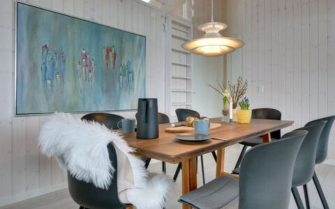 Gubbe - 500M from the Sea: Mueble, Madera, Diseño De Interiores, Piso, Cocina Y Comedor Mesa, Silla, Suelo, Comedor, Mesa, Suelos De Madera
