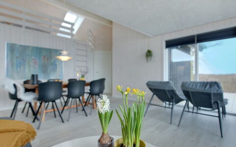 Gubbe - 500M from the Sea: Piso, Suelo, Techo, Silla, Suelos De Madera, Sala, Cocina Y Comedor Mesa, Material Natural, Madera Dura, Mesa De Café